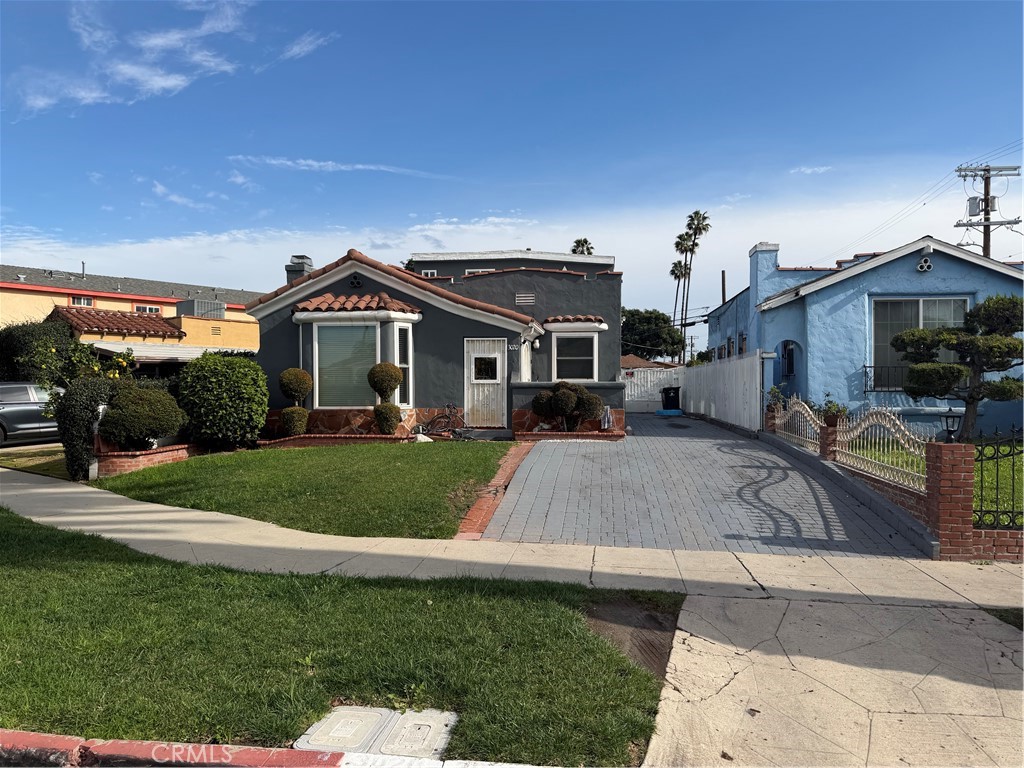 Residential for sale at 3020 S Palm Grove, Los Angeles CA featuring 5 beds and 4 baths