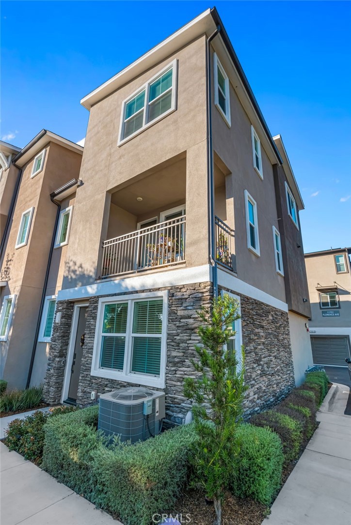 Residential for sale at 11753 Florence Ave 5, Santa Fe Springs CA featuring 2 beds and 3 baths