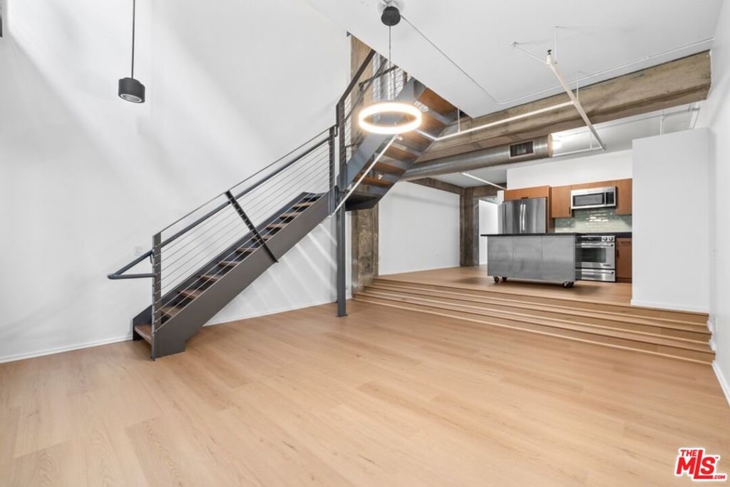 Residential for sale at 510 S Hewitt Street 104, Los Angeles CA featuring 1 bed and 2 baths