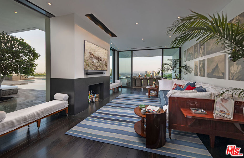 Residential Lease for rent at Lawlen Way, Beverly Hills CA featuring 12 beds and 18 baths