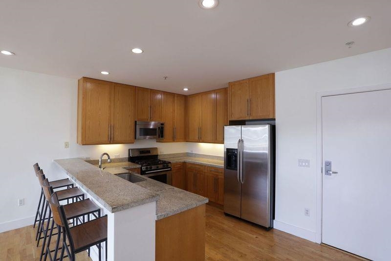 Residential for sale at 371 30th 201, Oakland CA featuring 1 bed and 1 bath