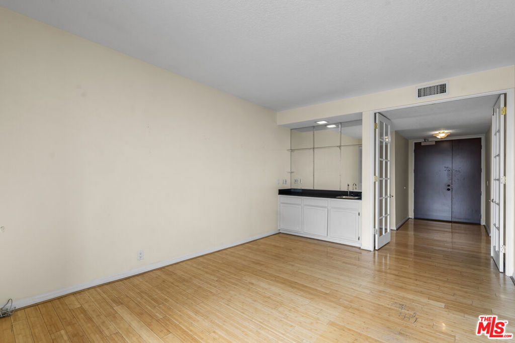 Residential for sale at 4477 Wilshire Boulevard 308, Los Angeles CA featuring 3 beds and 3 baths