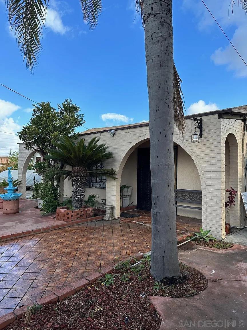 Residential Lease for rent at 1903 A Ave, National City CA featuring 2 beds and 1 bath