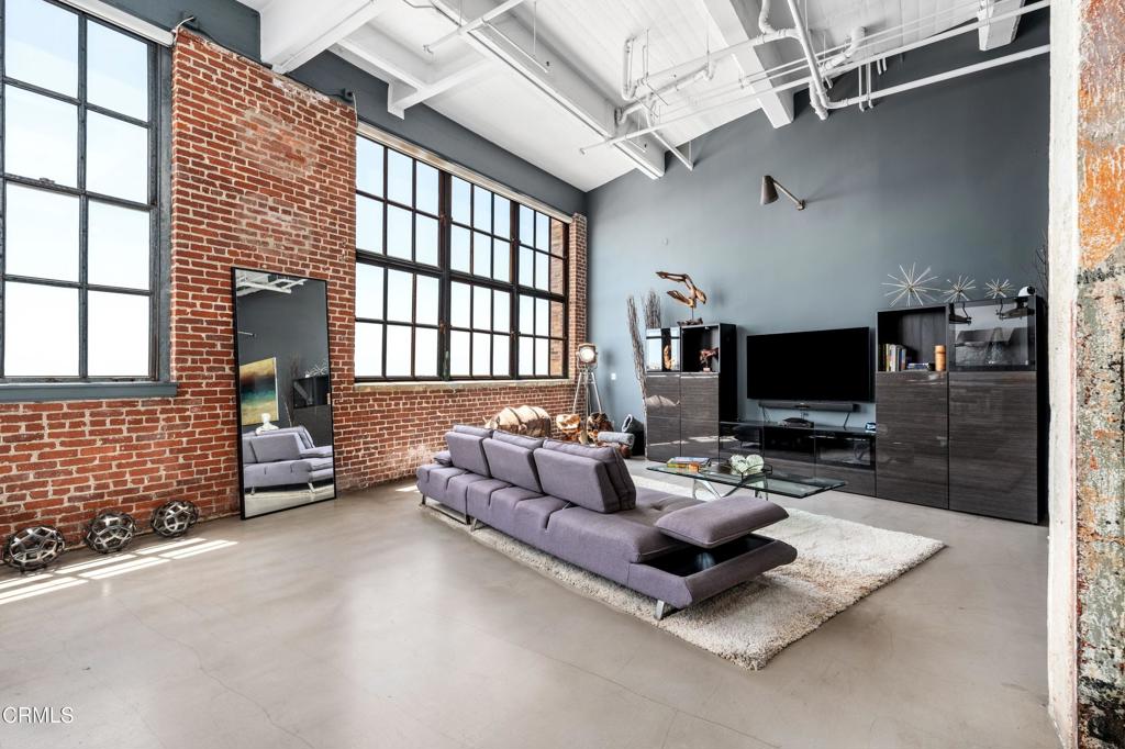Residential for sale at 1850 Industrial Street 708, Los Angeles CA featuring 1 bed and 2 baths