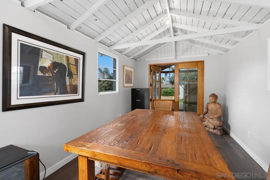 Residential Lease for rent at , Solana Beach CA featuring 2 beds and 1 bath