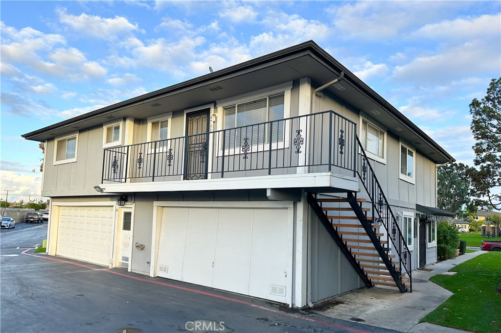 Residential for sale at 16737 Arbor, Huntington Beach CA featuring 2 beds and 1 bath