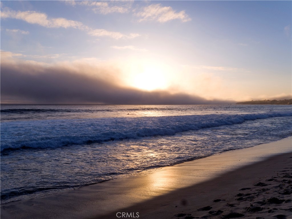 Residential Lease for rent at 1249 Ocean Front D, Laguna Beach CA featuring 1 bed and 1 bath