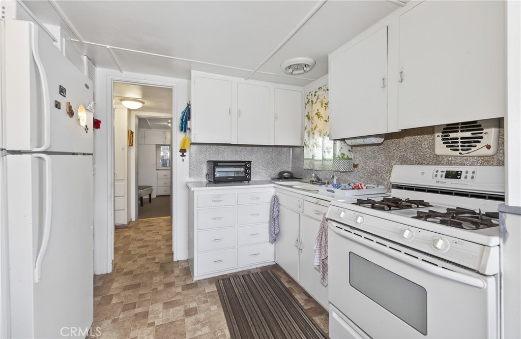 Manufactured In Park for sale at 44725 E Florida Avenue 56, Hemet CA featuring 1 bed and 1 bath