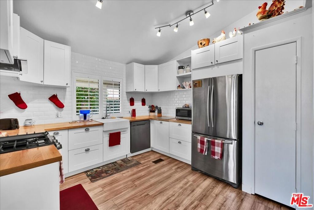 Manufactured In Park for sale at 73450 Country Club Drive 335, Palm Desert CA featuring 2 beds and 2 baths