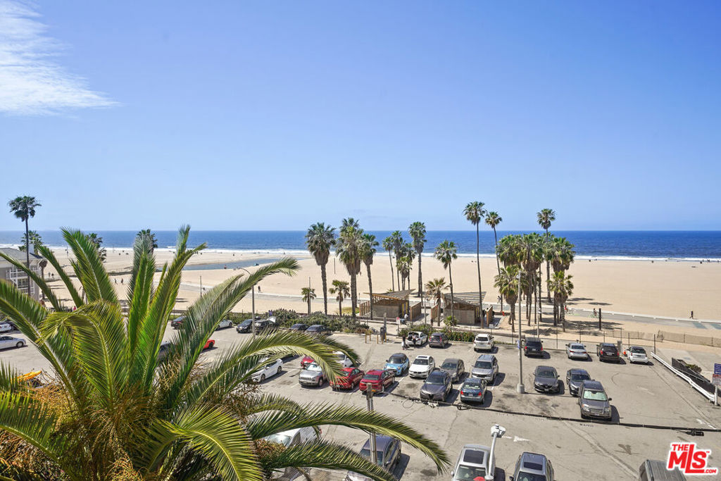 Residential Lease for rent at 1751 APPIAN Way 402, Santa Monica CA featuring 3 beds and 4 baths