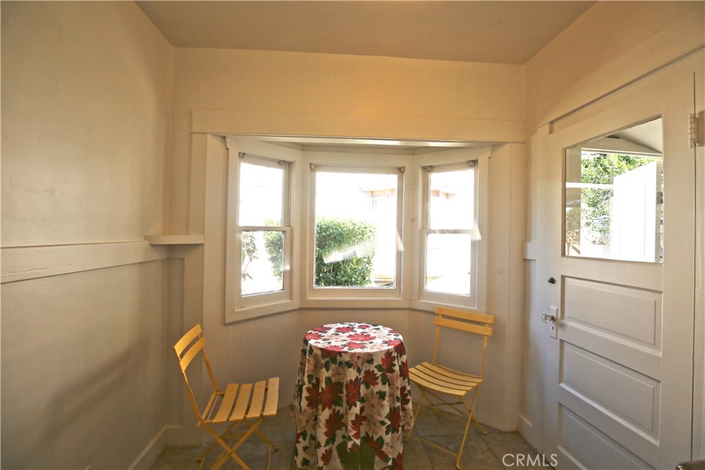 Residential Lease for rent at 325 Pasadena, South Pasadena CA featuring 2 beds and 1 bath