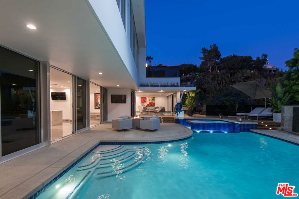 Residential Lease for rent at 1250 Angelo Drive, Beverly Hills CA featuring 5 beds and 7 baths