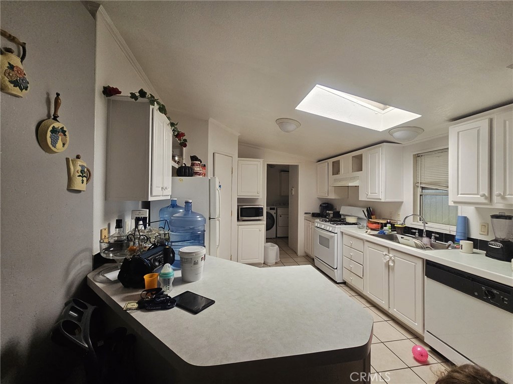 Manufactured In Park for sale at 16600 Downey Avenue 27, Paramount CA featuring 4 beds and 2 baths