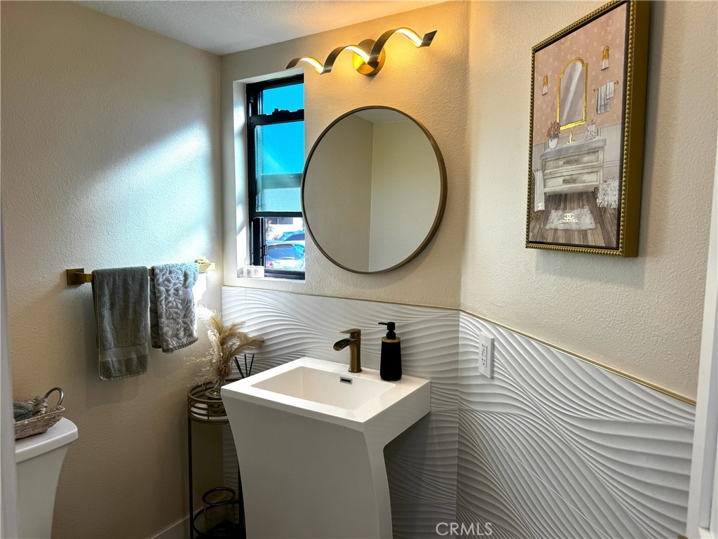 Residential Lease for rent at 7 Sweetwater 11, Irvine CA featuring 4 beds and 4 baths