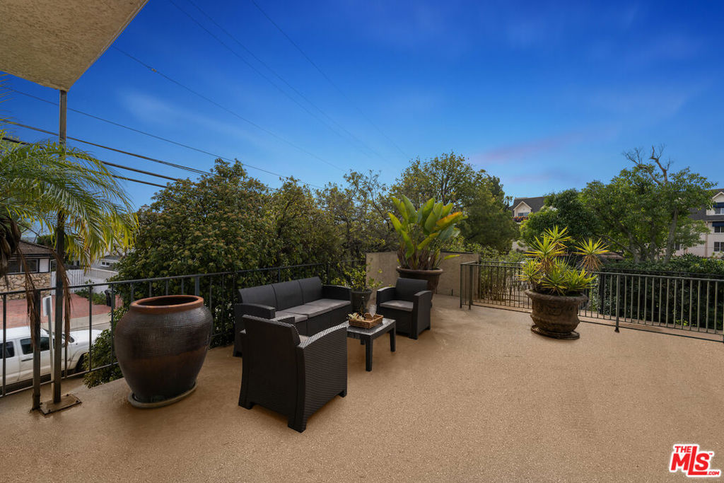 Residential for sale at 2385 Roscomare Road D17, Los Angeles CA featuring 2 beds and 2 baths