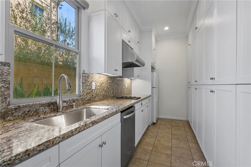 Residential Lease for rent at 76 Gardenhouse Way, Irvine CA featuring 4 beds and 4 baths