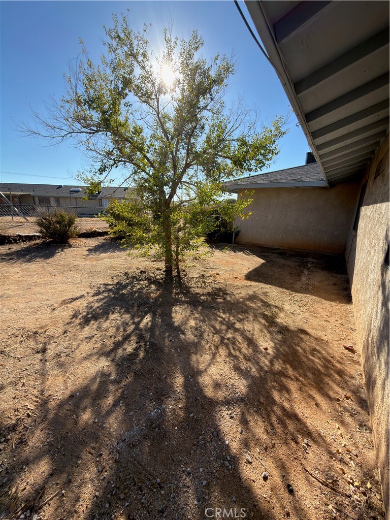 Residential Lease for rent at 10547 Cochiti Road, Apple Valley CA featuring 2 beds and 1 bath