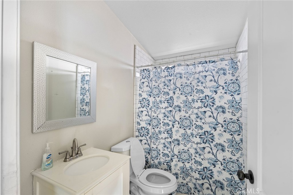 Residential for sale at 9131 Rosedale Hwy 67, Bakersfield CA featuring 3 beds and 2 baths