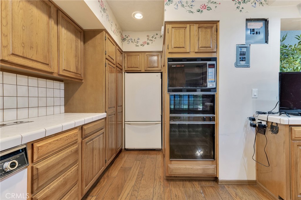 Residential for sale at 613 N California, Burbank CA featuring 2 beds and 2 baths
