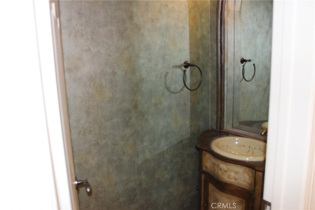 Residential Lease for rent at 25851 Cordova, Laguna Hills CA featuring 3 beds and 3 baths