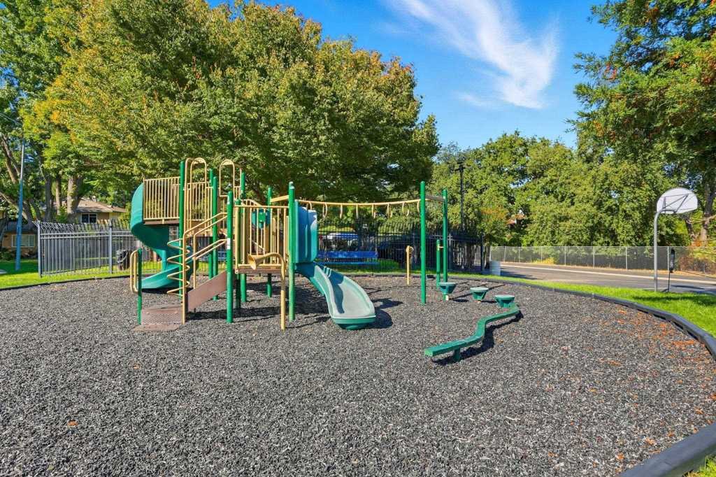 Residential for sale at 2137 Arroyo Ct 4, Pleasanton CA featuring 2 beds and 1 bath