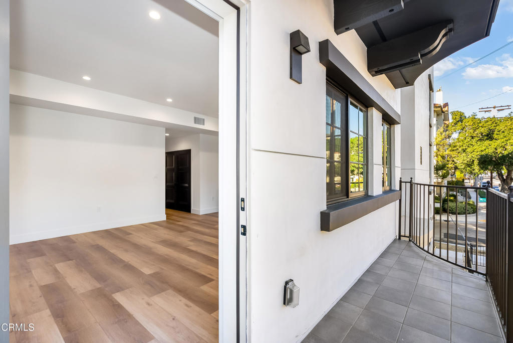 Residential for sale at 139 S Oak Knoll Avenue 204, Pasadena CA featuring 1 bed and 1 bath