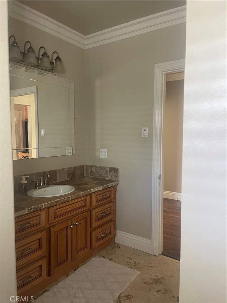 Residential Lease for rent at 1062 E 2nd, Long Beach CA featuring 2 beds and 2 baths