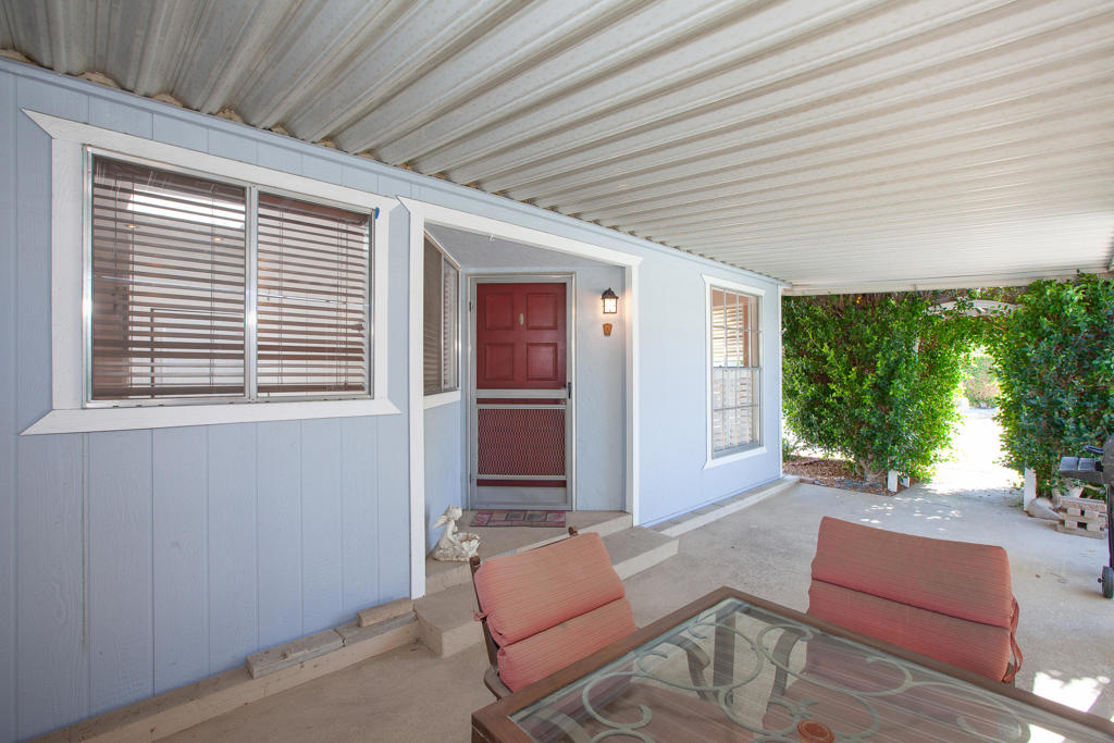 Residential Lease for rent at 269 S Paseo Laredo, Cathedral City CA featuring 2 beds and 2 baths