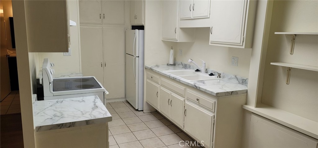 Residential Lease for rent at 2119 VIA PUERTA P, Laguna Woods CA featuring 1 bed and 1 bath