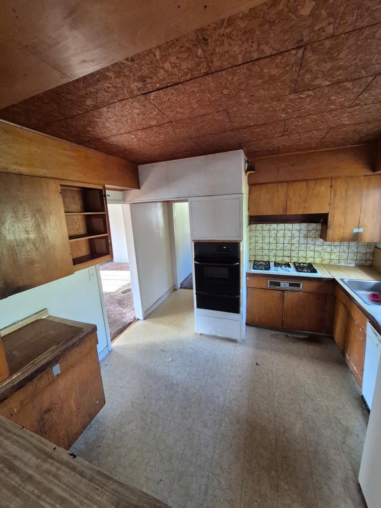 Residential for sale at 6054 Outlook Ave, Oakland CA featuring 3 beds and 1 bath