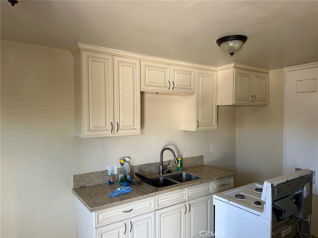 Residential Lease for rent at 22621 S. Figueroa Street, Carson CA featuring 1 bed and 1 bath