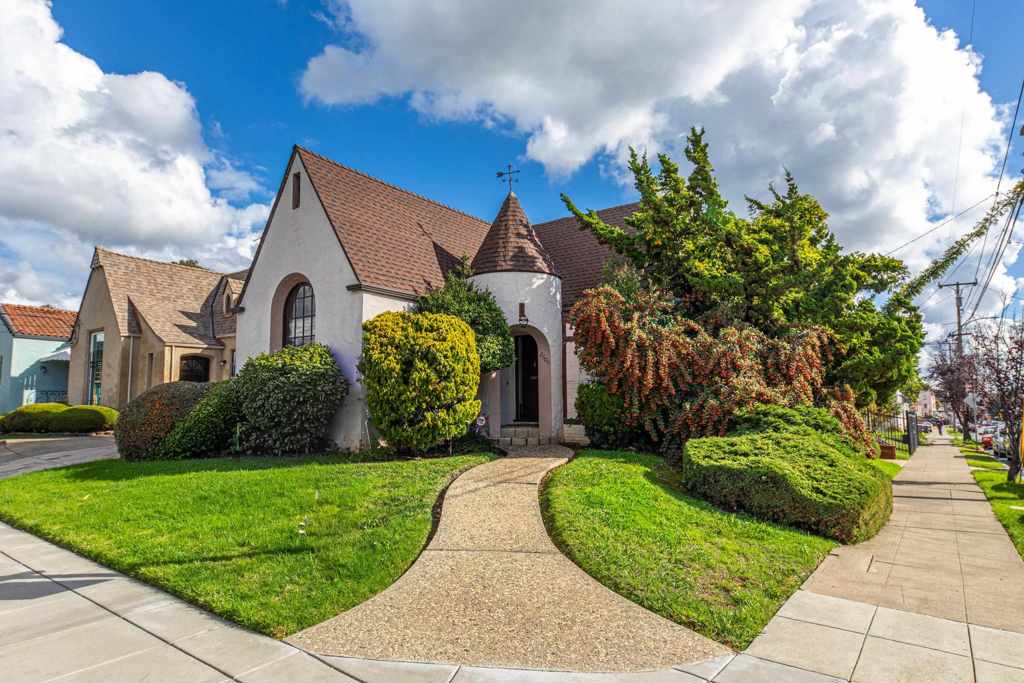 Residential for sale at 2600 55Th Ave, Oakland CA featuring 3 beds and 1 bath