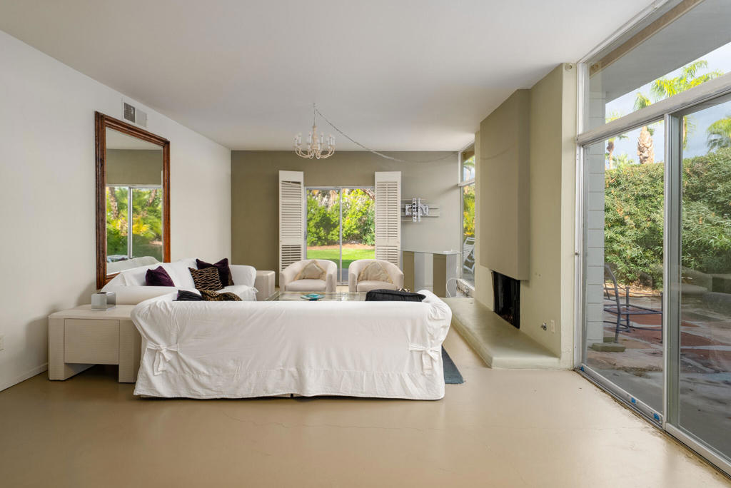 Residential Lease for rent at 866 N Topaz Circle, Palm Springs CA featuring 3 beds and 2 baths