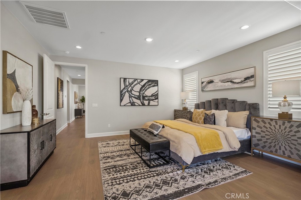 Residential Lease for rent at 370 Sawbuck, Irvine CA featuring 4 beds and 5 baths