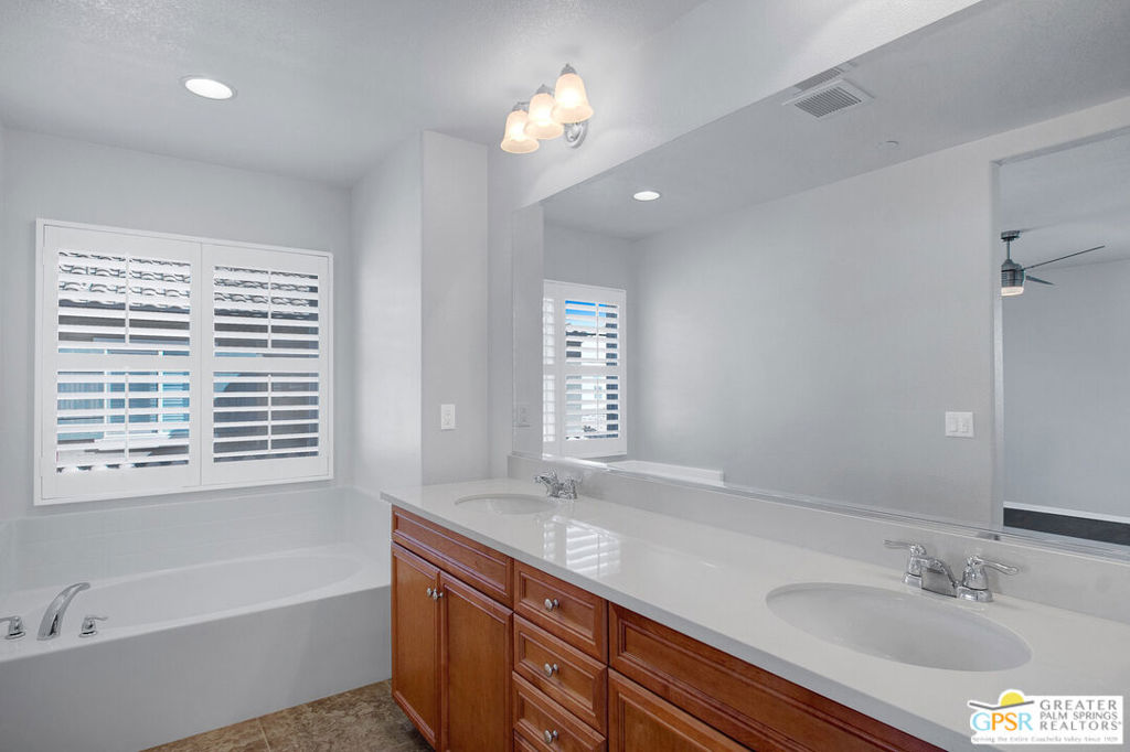 Residential Lease for rent at 607 Calle Vibrante, Palm Desert CA featuring 3 beds and 3 baths