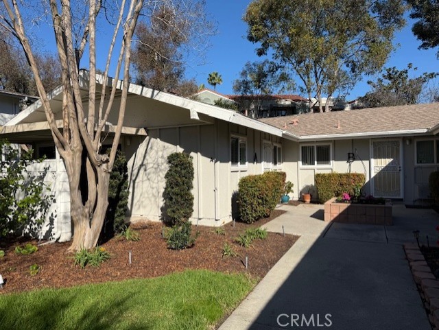 Residential Lease for rent at 754 Avenida Majorca A, Laguna Woods CA featuring 2 beds and 2 baths