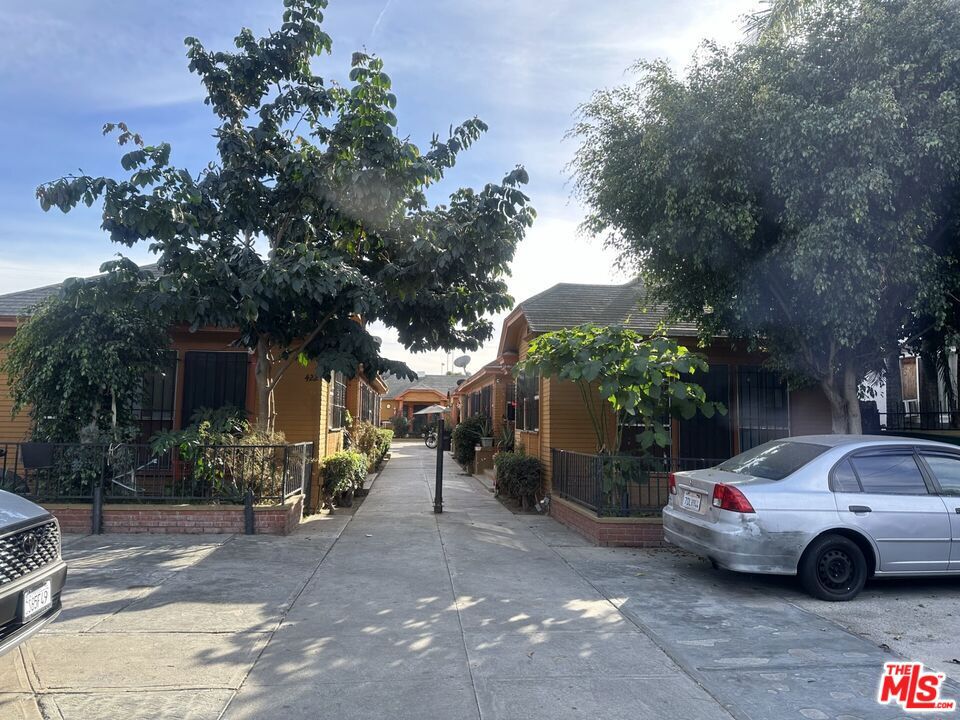 Residential Income for sale at 420 E 51st Street, Los Angeles CA featuring 8 beds and 6 baths