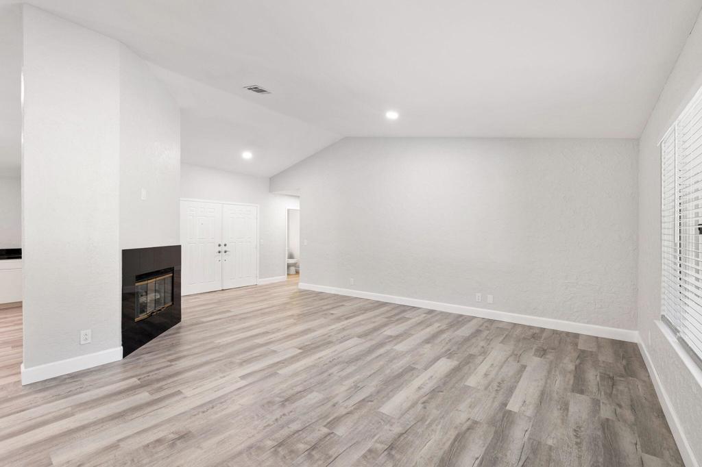 Residential Lease for rent at 39495 Regency Way, Palm Desert CA featuring 3 beds and 3 baths