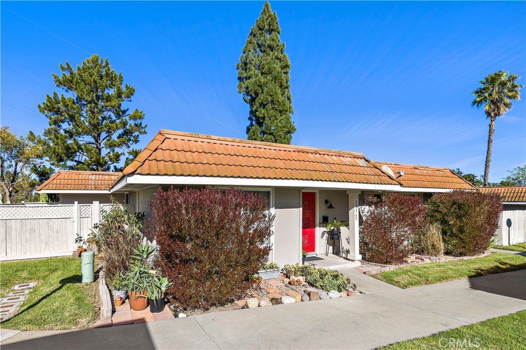 Residential for sale at 23565 El Cerrito, Aliso Viejo CA featuring 3 beds and 2 baths