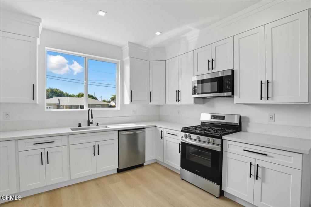 Residential Lease for rent at 1901 Ocean Avenue, Ventura CA featuring 3 beds and 2 baths