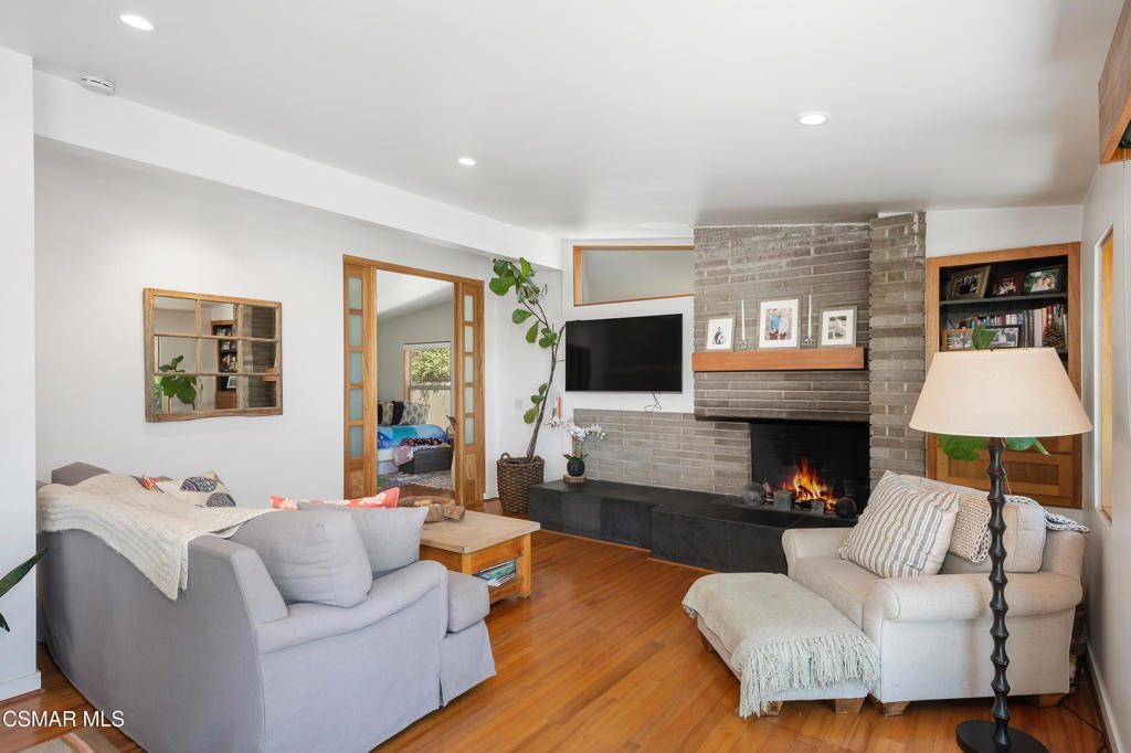 Residential Lease for rent at 2285 El Jardin Avenue, Ventura CA featuring 4 beds and 3 baths