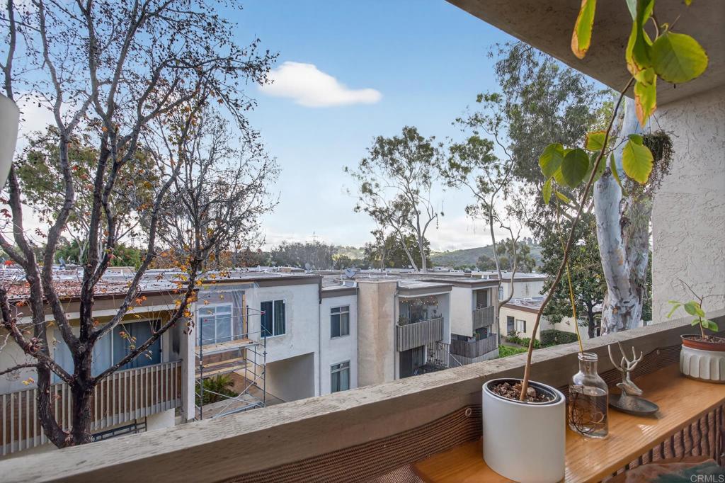 Residential for sale at 432 Edgehill Lane 73, Oceanside CA featuring 1 bed and 1 bath