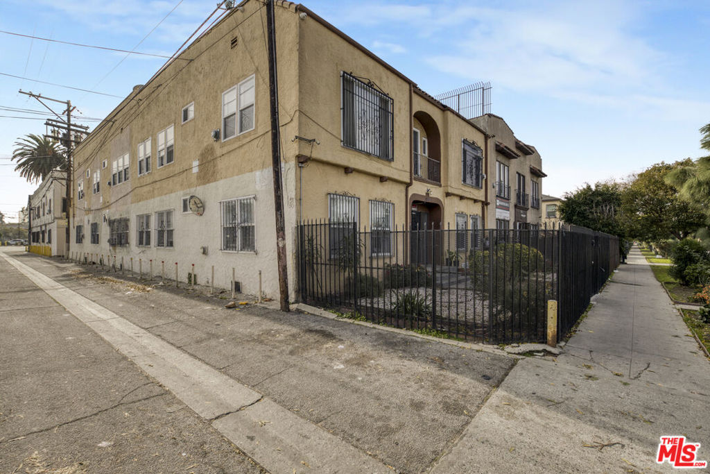 Residential Income for sale at 1014 W 57th Street, Los Angeles CA featuring 1 bed and 12 baths