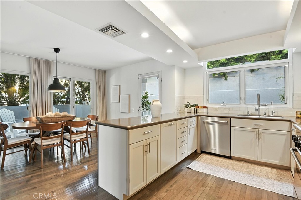 Residential for sale at 2203 3rd Street 1, Santa Monica CA featuring 2 beds and 3 baths