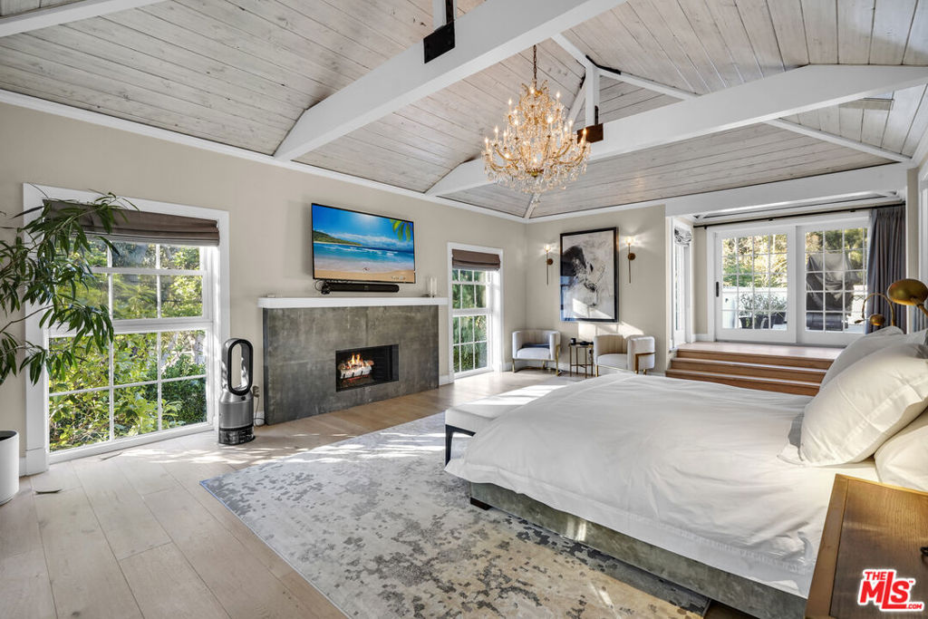 Residential Lease for rent at 23255 Mariposa De Oro Street, Malibu CA featuring 6 beds and 8 baths