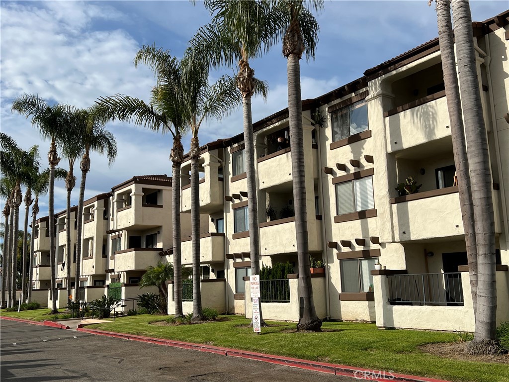 Residential Lease for rent at 3830 Avenida Del Presidente 34, San Clemente CA featuring 2 beds and 1 bath
