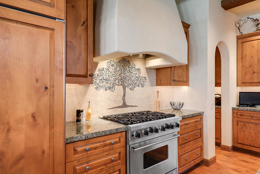 Residential for sale at 77205 Loma Vista, La Quinta CA featuring 4 beds and 5 baths