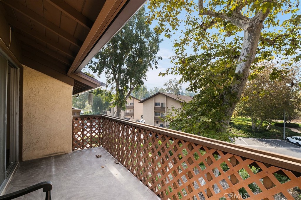 Residential Lease for rent at 25781 Marguerite, Mission Viejo CA featuring 2 beds and 2 baths
