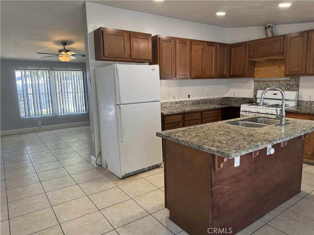Manufactured In Park for sale at 350 E San Jacinto 125, Perris CA featuring 3 beds and 2 baths