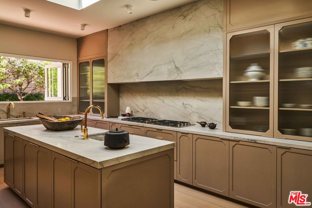 Residential Lease for rent at 1865 Loma Vista Drive, Beverly Hills CA featuring 5 beds and 7 baths